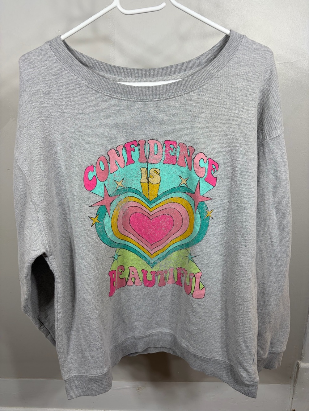 Vintage Canvas Gray Graphic Sweatshirt Confidence Is Beautiful Heart Retro M/L‎